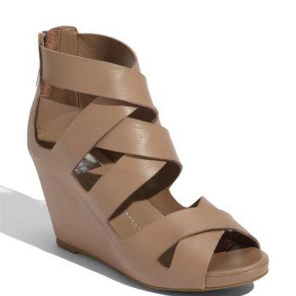 Dolce Vita DV Pali Tan Neutral Wedge Sandals - Picture 1 of 10